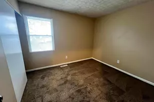 5570 Maple Canyon Ave, Columbus, OH 43229 - Photo 3