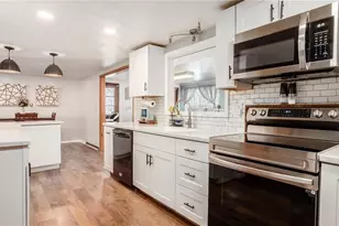 935 Blossom Ln, Zanesville, OH 43701 - Photo 9