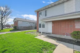124 Buckeye Cir, Columbus, OH 43217 - Photo 3