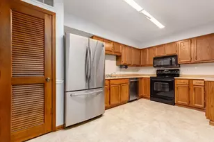 5885 Beechcroft Rd, Columbus, OH 43229 - Photo 5