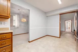 5885 Beechcroft Rd, Columbus, OH 43229 - Photo 7