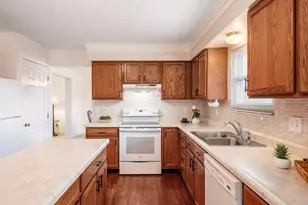 2126 Mayflower Cir, Grove City, OH 43123 - Photo 9