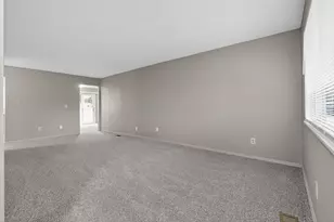 322 Huber Village Blvd, Westerville, OH 43081 - Photo 5