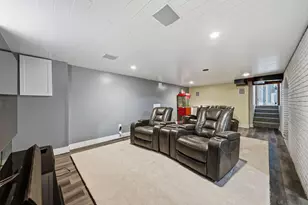 341 Canyon Dr N, Columbus, OH 43214 - Photo 47