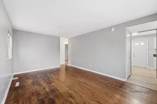 2288 Hiawatha Park Dr, Columbus, OH 43211 - Photo 5