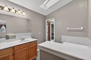 7565 Harbour Town Dr, Pickerington, OH 43147 - Photo 23