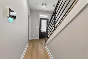 1239 Cromartie Ln, Columbus, OH 43201 - Photo 9