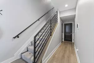 1239 Cromartie Ln, Columbus, OH 43201 - Photo 7