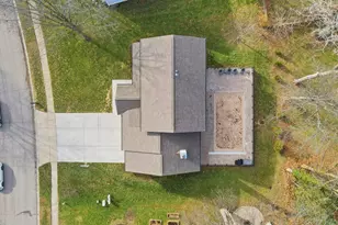 1229 Venetian Way, Columbus, OH 43230 - Photo 3