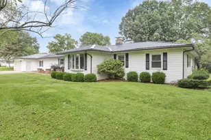 122 Wilshire Dr, Hebron, OH 43025 - Photo 1