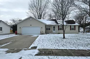 101 Andrew Ct E, London, OH 43140 - Photo 1