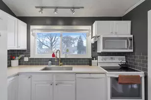 1065 Bernard Rd, Columbus, OH 43221 - Photo 13