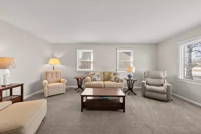 2141 White Road, Grove City, OH 43123 - Photo 5