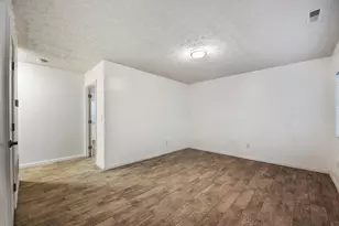 3067 Huntington Dr, Columbus, OH 43207 - Photo 3