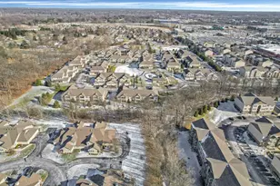 9073 Polaris Lakes Dr, Columbus, OH 43240 - Photo 49