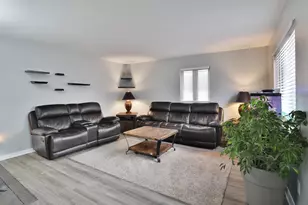 404 Old Village Rd, Columbus, OH 43228 - Photo 5