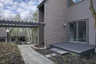 695 Tall Oaks Dr, Newark, OH 43055 - Photo 1