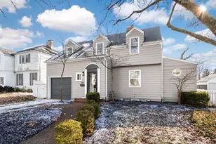 243 E Schreyer Pl, Columbus, OH 43214 - Photo 3