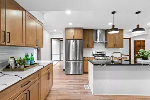 243 E Schreyer Pl, Columbus, OH 43214 - Photo 15