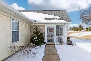 729 Villa Dr, Ontario, OH 44906 - Photo 3