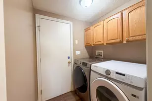 7910 Priestley Dr, Reynoldsburg, OH 43068 - Photo 17