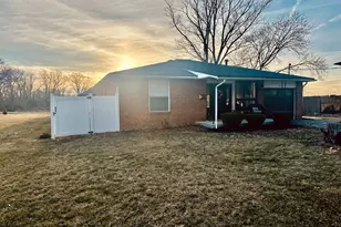 235 N Oak St, London, OH 43140 - Photo 5