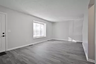 5762 Hallridge Cir, Columbus, OH 43232 - Photo 7