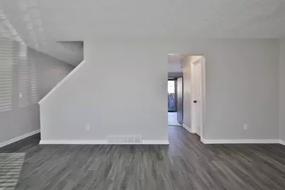 5762 Hallridge Circle, Columbus, OH 43232 - Photo 9