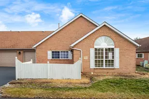 4920 Meadow Run Dr, Hilliard, OH 43026 - Photo 1