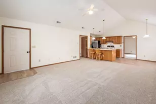 4920 Meadow Run Dr, Hilliard, OH 43026 - Photo 5