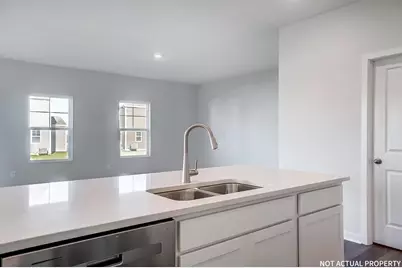 128 Vine Grove Drive, Circleville, OH 43113 - Photo 7