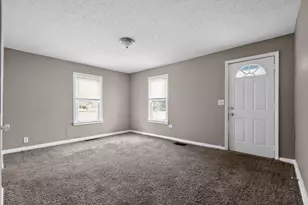 911 Clarendon Ave, Columbus, OH 43223 - Photo 9