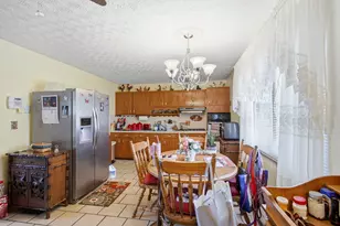 670 Hillsdale Dr, West Jefferson, OH 43162 - Photo 9