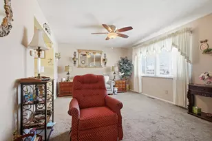 670 Hillsdale Dr, West Jefferson, OH 43162 - Photo 5