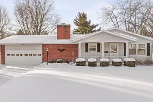 1375 Edgewood Dr, Ashland, OH 44805 - Photo 1