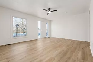 443 Clairbrook Ave, Columbus, OH 43228 - Photo 5