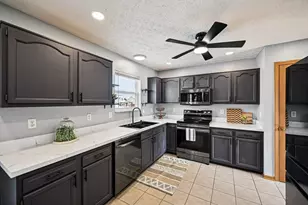 1088 Amherst Blvd, London, OH 43140 - Photo 3