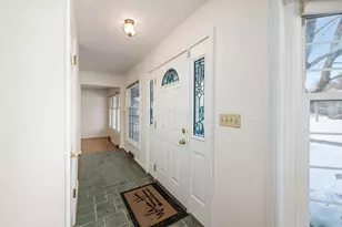 955 Amberly Pl, Columbus, OH 43220 - Photo 3