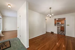 955 Amberly Pl, Columbus, OH 43220 - Photo 11