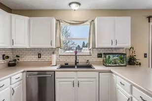 161 Chestnut Estates Dr, Commercial Point, OH 43116 - Photo 11