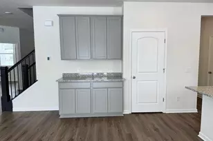 330 Honeysuckle St, South Bloomfield, OH 43103 - Photo 5