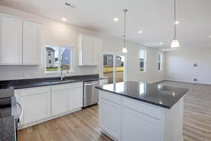 328 Honeysuckle St, South Bloomfield, OH 43103 - Photo 5