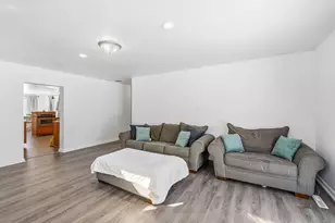 2430 Chateau St, Grove City, OH 43123 - Photo 7