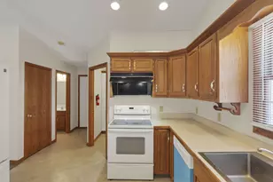 655 W Thrush Ave, Crestline, OH 44827 - Photo 15