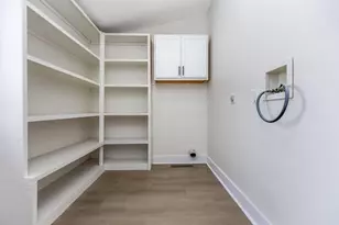 814 Miriam Dr W, Columbus, OH 43204 - Photo 13