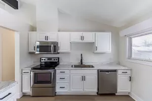 814 Miriam Dr W, Columbus, OH 43204 - Photo 11