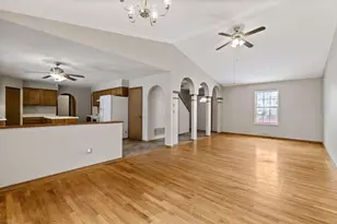 2248 Golden Leaf Ln, Columbus, OH 43223 - Photo 7