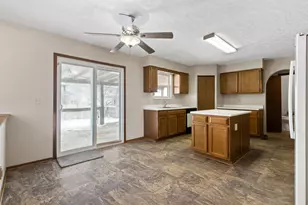 2248 Golden Leaf Ln, Columbus, OH 43223 - Photo 9