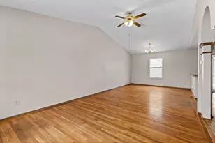 2248 Golden Leaf Ln, Columbus, OH 43223 - Photo 5