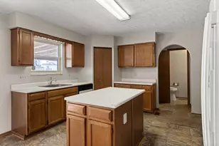 2248 Golden Leaf Ln, Columbus, OH 43223 - Photo 13